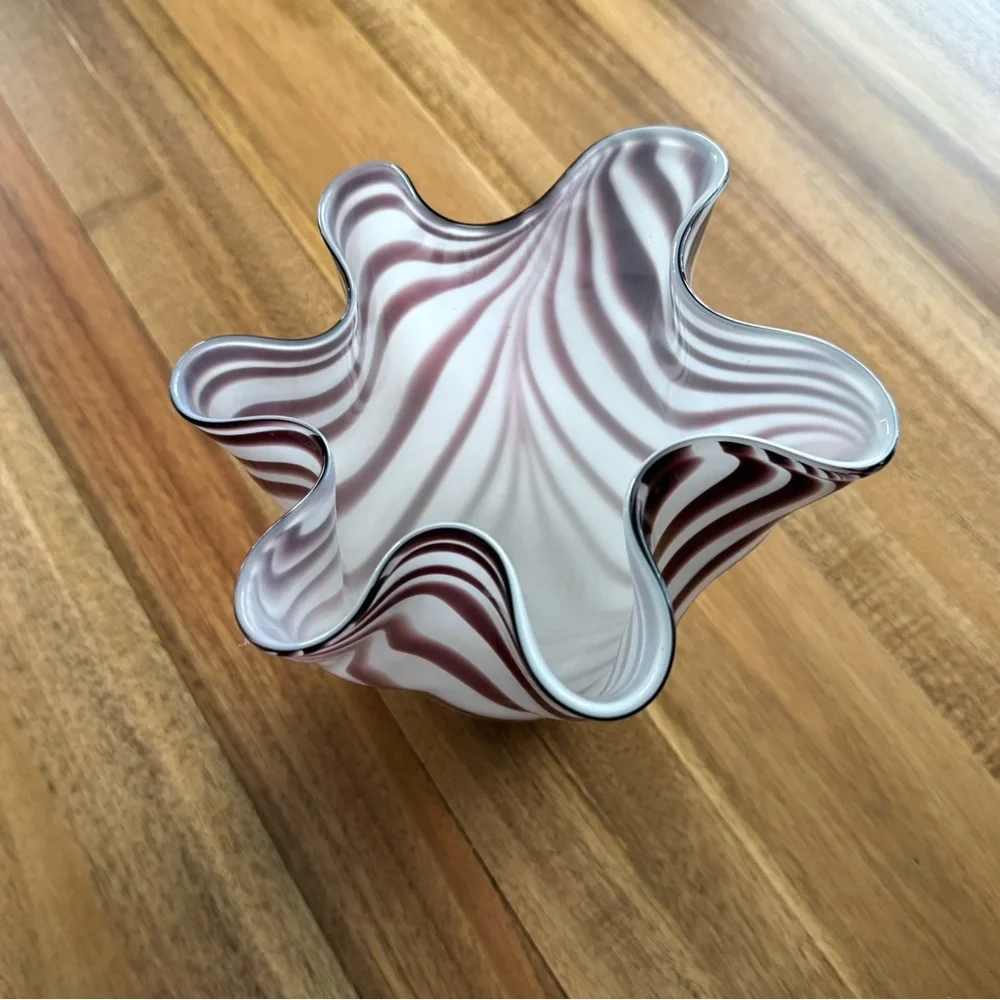 Art Glass Handkerchief Vase Amethyst Swirl
